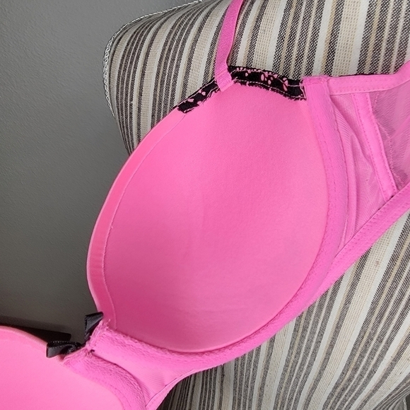 Victoria's Secret Balconet Underwire Bra - Picture 5 of 9